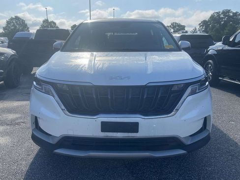 Used 2024 Kia Carnival LX FWD image 2