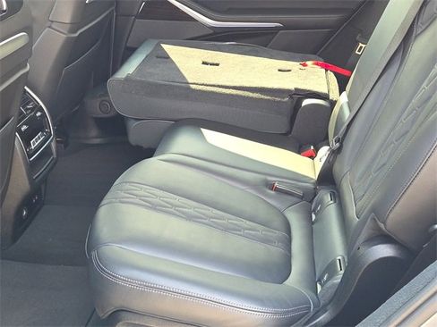 Used 2023 BMW X7 xDrive40i w/ Premium Package image 13
