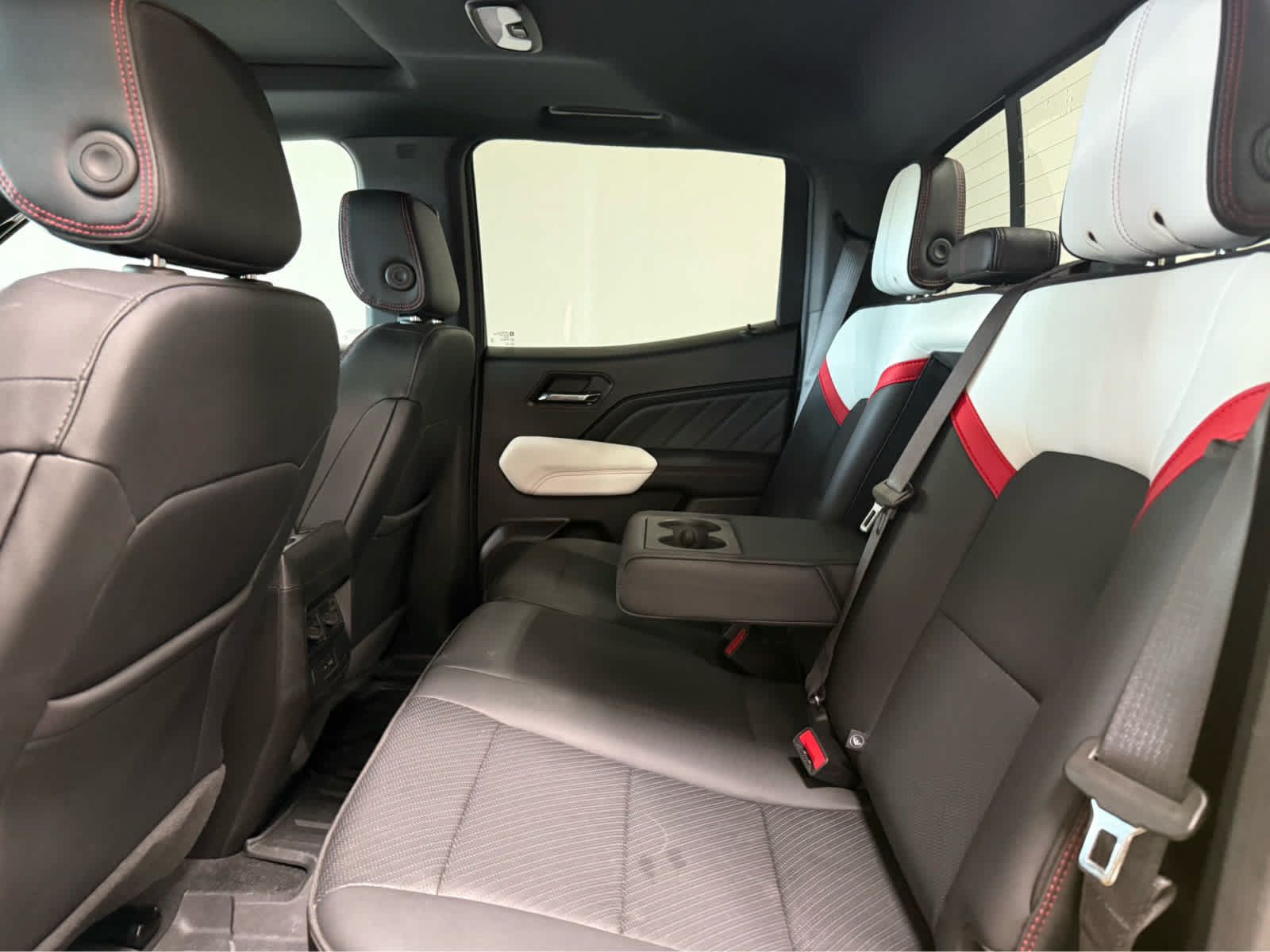 Used 2024 GMC Canyon AT4X AWD/4WD image 14