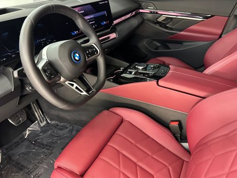 Used 2026 BMW i5 eDrive40 w/ M Sport Package RWD image 4