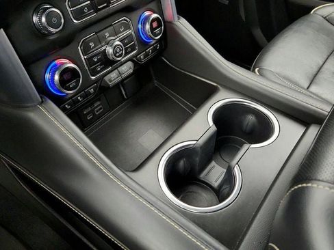 Used 2021 GMC Yukon SLT w/ SLT Premium Package image 17