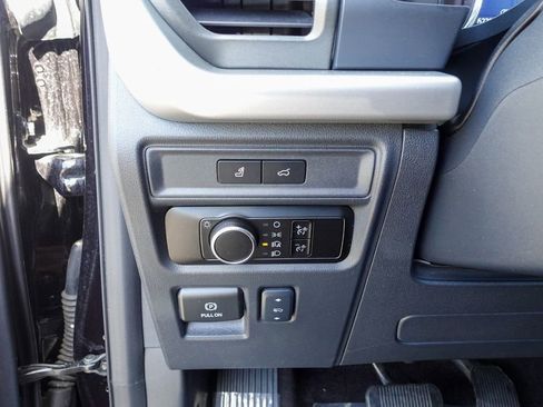 Used 2024 Ford Expedition XLT image 19