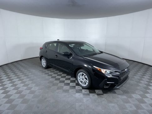 Used 2025 Subaru Impreza 2.0i image 2