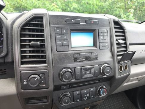 Used 2017 Ford F250 XL w/ Power Equipment Group AWD/4WD image 5