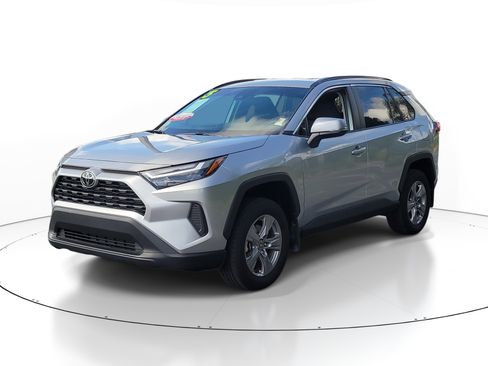 Used 2025 Toyota RAV4 XLE AWD/4WD image 3
