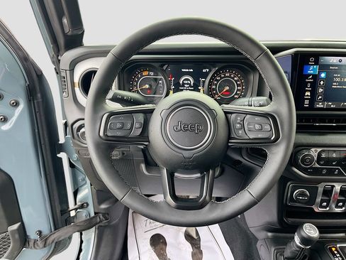 Used 2025 Jeep Wrangler Sport AWD/4WD image 11