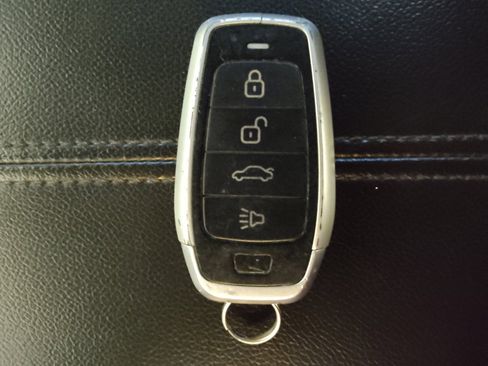 Used 2020 Chevrolet Malibu LT FWD image 32