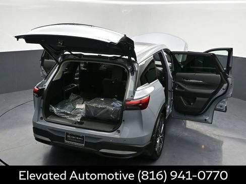 Certified 2026 INFINITI QX60 Luxe w/ Family Package AWD/4WD image 38