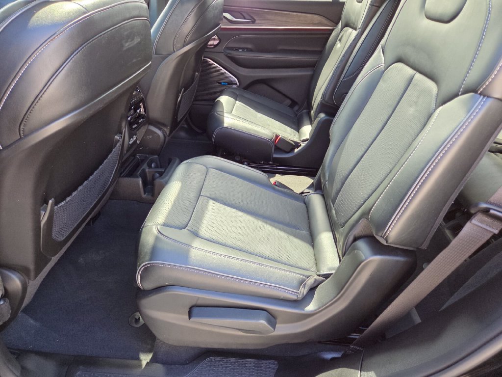 Used 2023 Jeep Grand Cherokee L Overland AWD/4WD image 25
