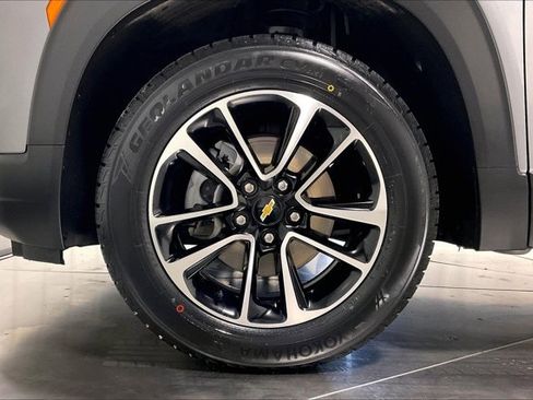 Used 2025 Chevrolet TrailBlazer LT AWD/4WD image 9
