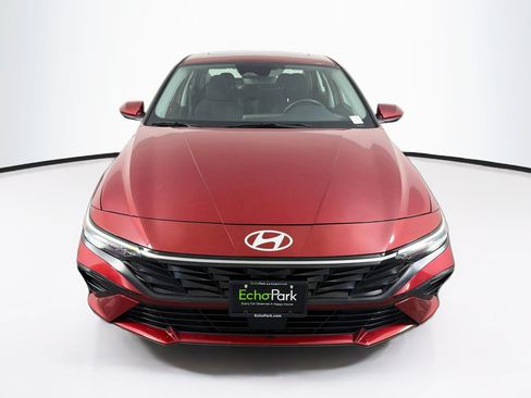 Used 2025 Hyundai Elantra SEL FWD image 2