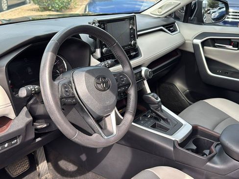 Used 2021 Toyota RAV4 Limited FWD image 20
