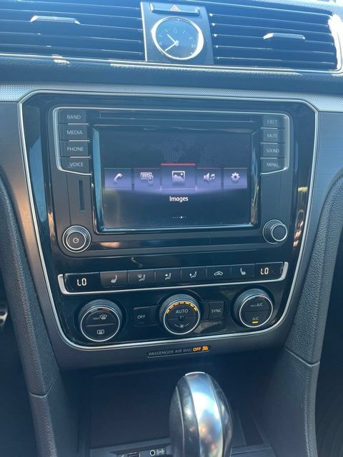 Used 2017 Volkswagen Passat 1.8T R-Line FWD image 40