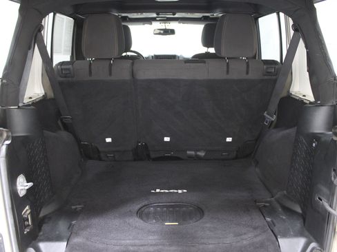 Used 2018 Jeep Wrangler Unlimited Sahara image 15