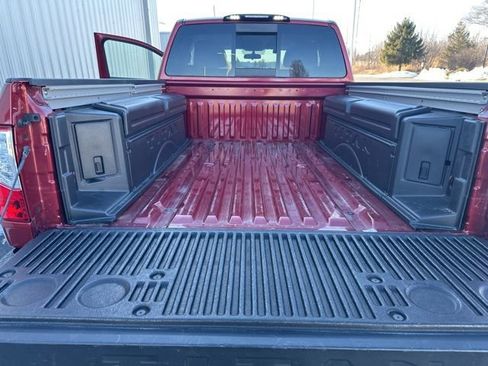 Used 2018 Nissan Titan SV image 9