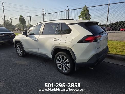 Used 2021 Toyota RAV4 XLE Premium AWD/4WD image 8