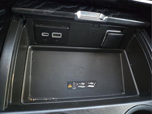 Used 2023 GMC Yukon XL Denali image 14