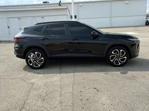 Used 2025 Chevrolet Trax RS w/ Sunroof Package FWD image 9