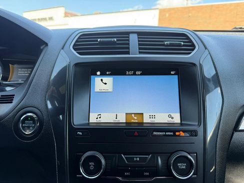 Used 2018 Ford Explorer XLT w/ Equipment Group 202A AWD/4WD image 35