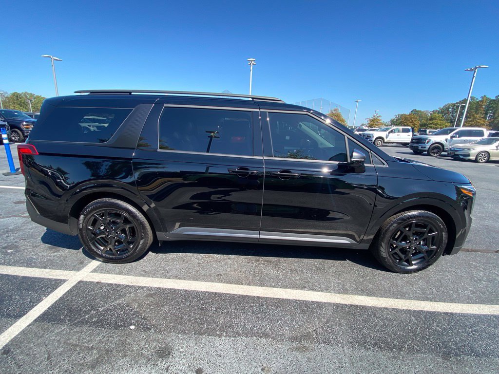 Used 2026 Kia Carnival SX w/ SX Dark Edition Package FWD image 8