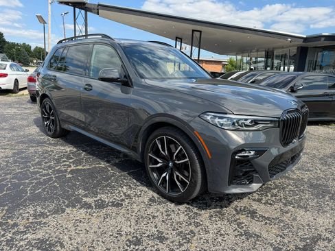 Used 2022 BMW X7 xDrive40i w/ M Sport Package AWD/4WD image 10