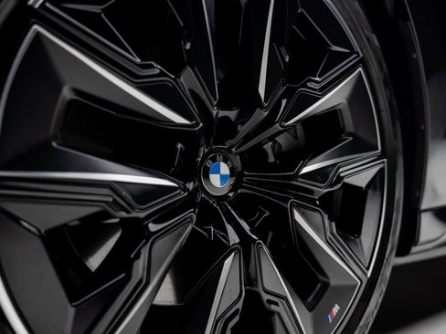 Used 2024 BMW i7 eDrive50 w/ M Sport Package image 23