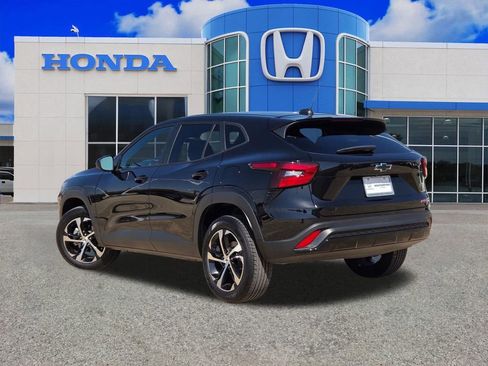 Used 2025 Chevrolet Trax RS w/ Driver Confidence Package image 5