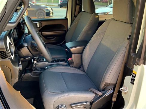 Used 2024 Jeep Wrangler Sport S image 8