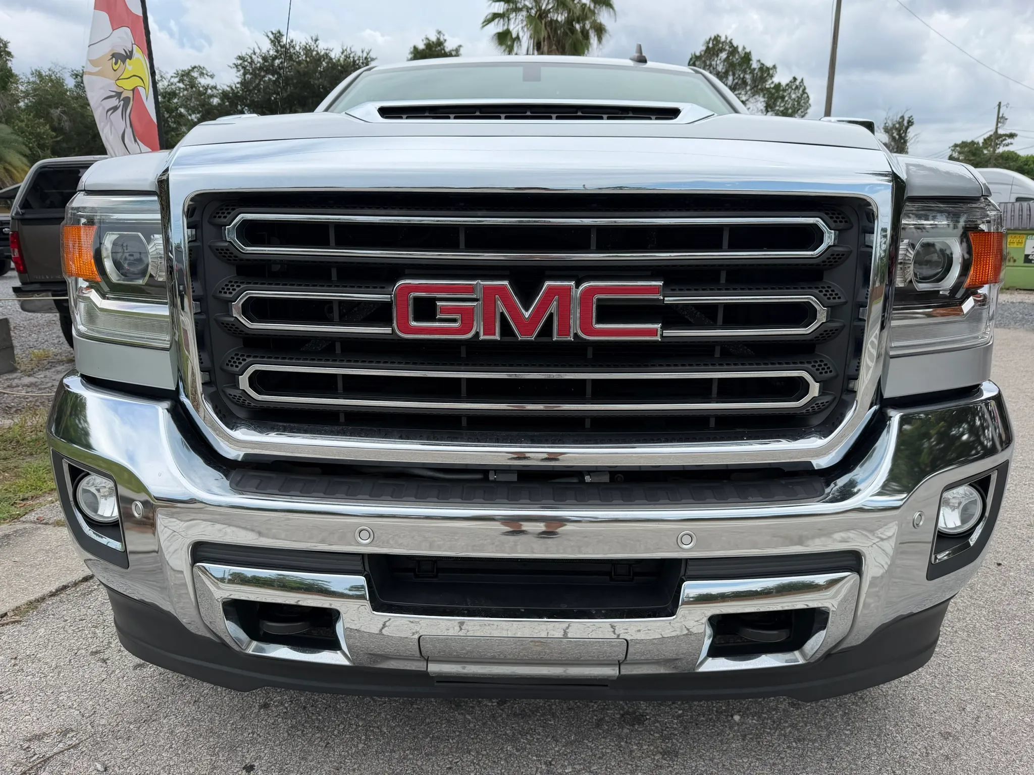 Used 2019 GMC Sierra 2500 SLT w/ Duramax Plus Package AWD/4WD image 2