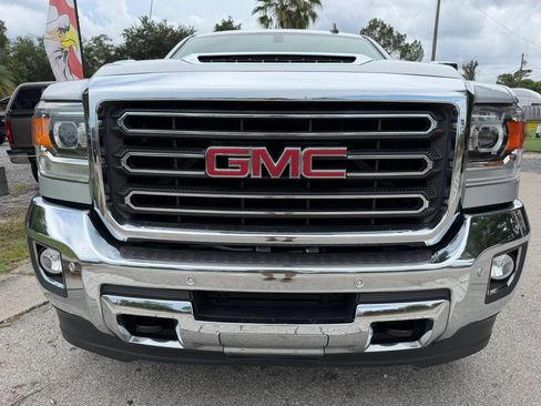 Used 2019 GMC Sierra 2500 SLT w/ Duramax Plus Package AWD/4WD image 2