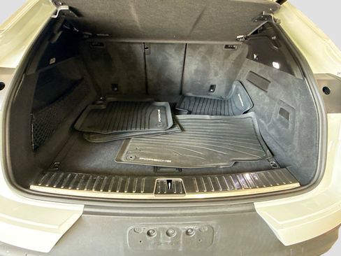Used 2023 Porsche Cayenne Platinum Edition AWD/4WD image 27