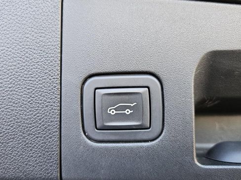 Used 2024 Cadillac XT4 Premium Luxury image 16