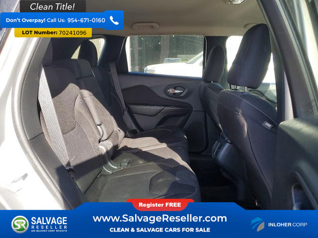 Used 2015 Jeep Cherokee Latitude w/ Cold Weather Group FWD image 15