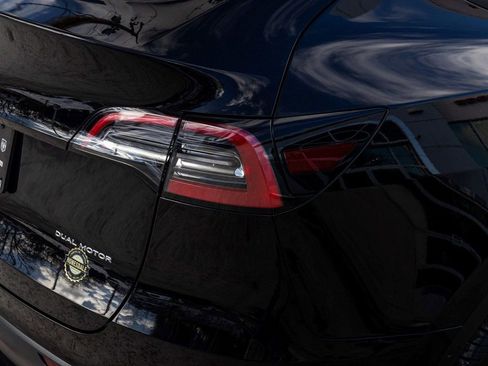 Used 2021 Tesla Model Y Long Range image 31