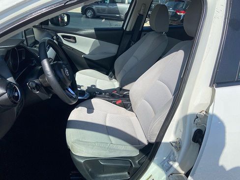 Used 2020 Toyota Yaris LE FWD image 9
