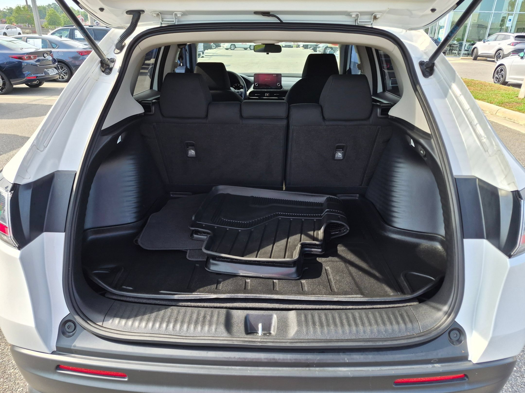 Used 2025 Honda HR-V LX image 31