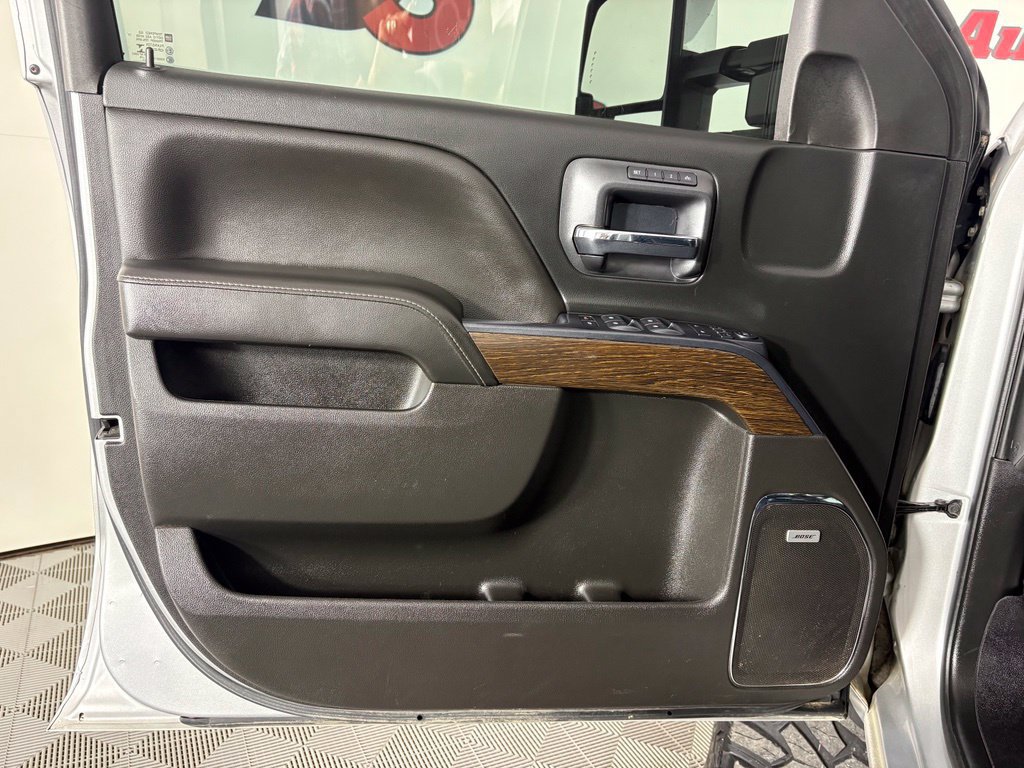 Used 2019 GMC Sierra 2500 Denali w/ Duramax Plus Package AWD/4WD image 16