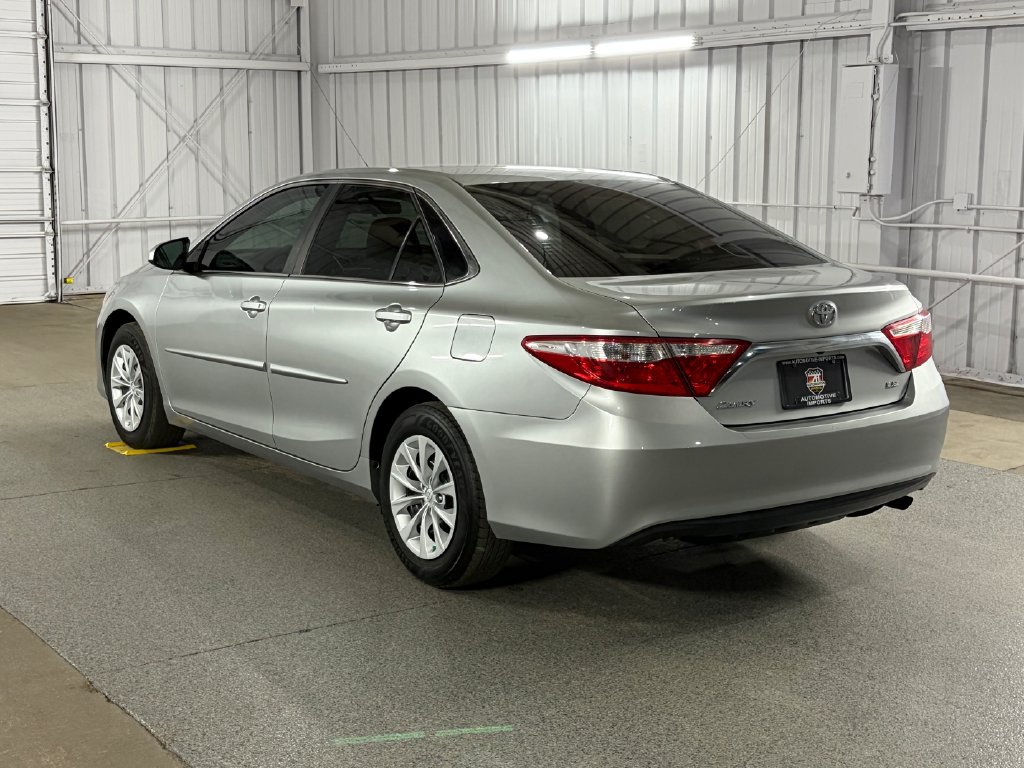 Used 2016 Toyota Camry LE FWD image 12