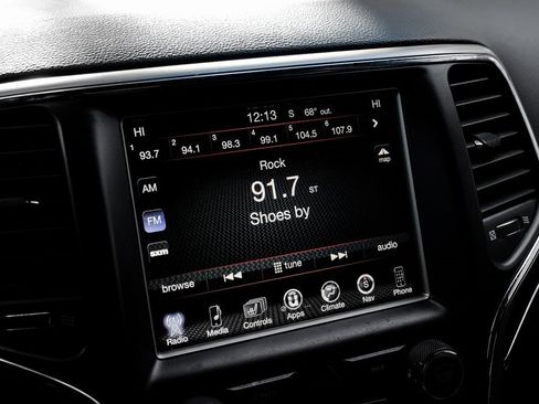 Used 2017 Jeep Grand Cherokee Limited image 38