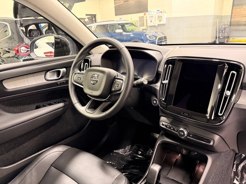 Used 2026 Volvo XC40 B5 Core AWD/4WD image 30