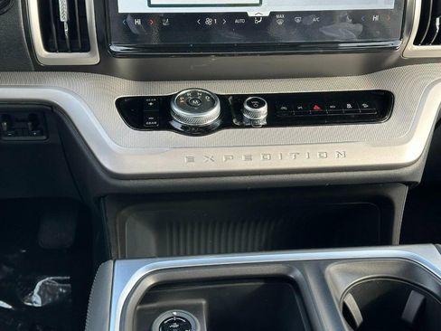 New 2026 Ford Expedition Active image 10