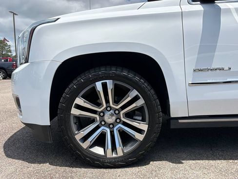 Used 2019 GMC Yukon Denali w/ Denali Ultimate Package AWD/4WD image 25