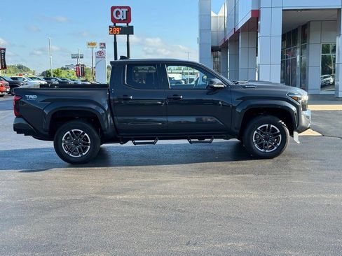Used 2024 Toyota Tacoma TRD Sport image 2