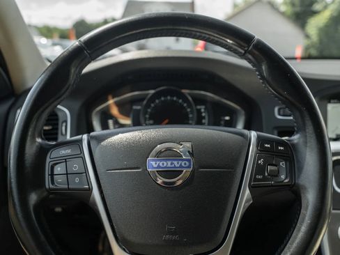 Used 2015 Volvo V60 T5 Cross Country w/ Convenience Package AWD/4WD image 18