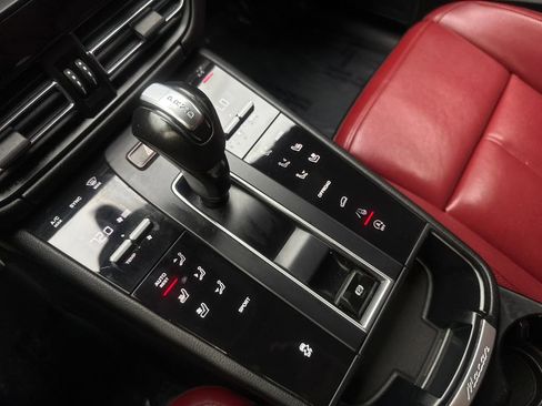 Used 2023 Porsche Macan AWD/4WD image 65