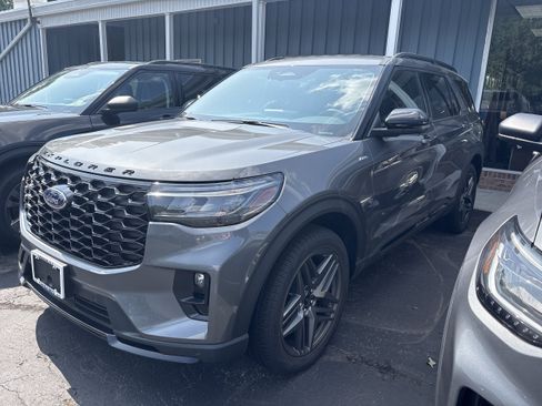 New 2026 Ford Explorer ST-Line w/ ST-Line Street Pack AWD/4WD image 3