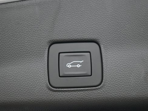 Used 2024 Chevrolet TrailBlazer RS w/ Convenience Package AWD/4WD image 39