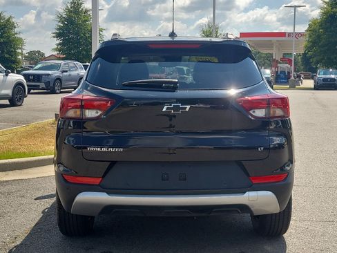 Used 2022 Chevrolet TrailBlazer LT w/ Convenience Package FWD image 4