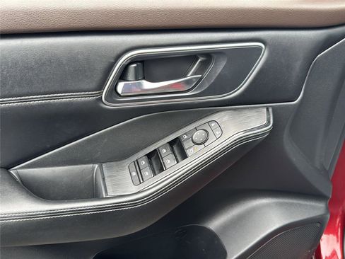 Used 2021 Nissan Rogue SV w/ Premium Package image 13