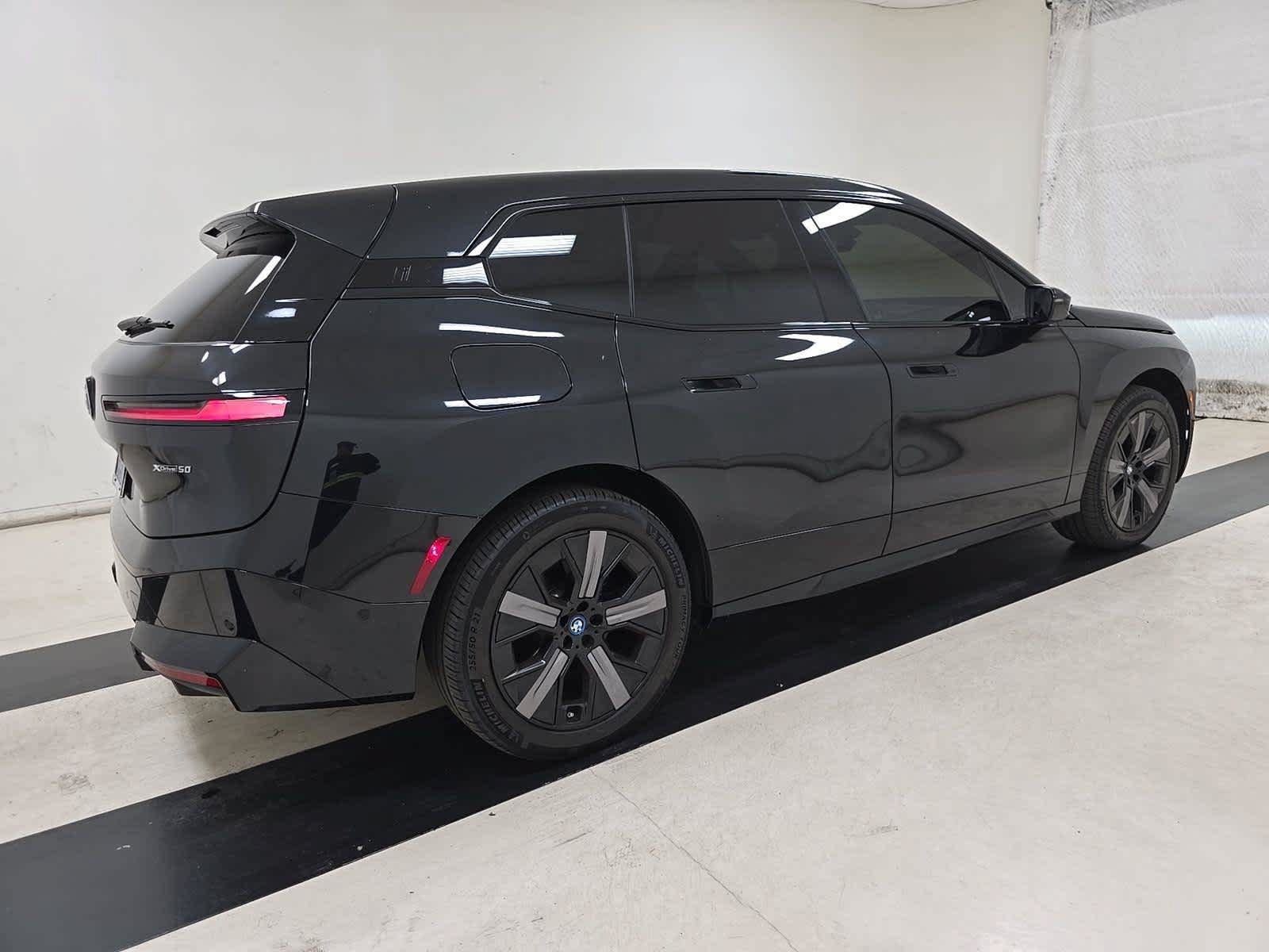 Used 2023 BMW iX xDrive50 w/ Sport Package AWD/4WD image 3